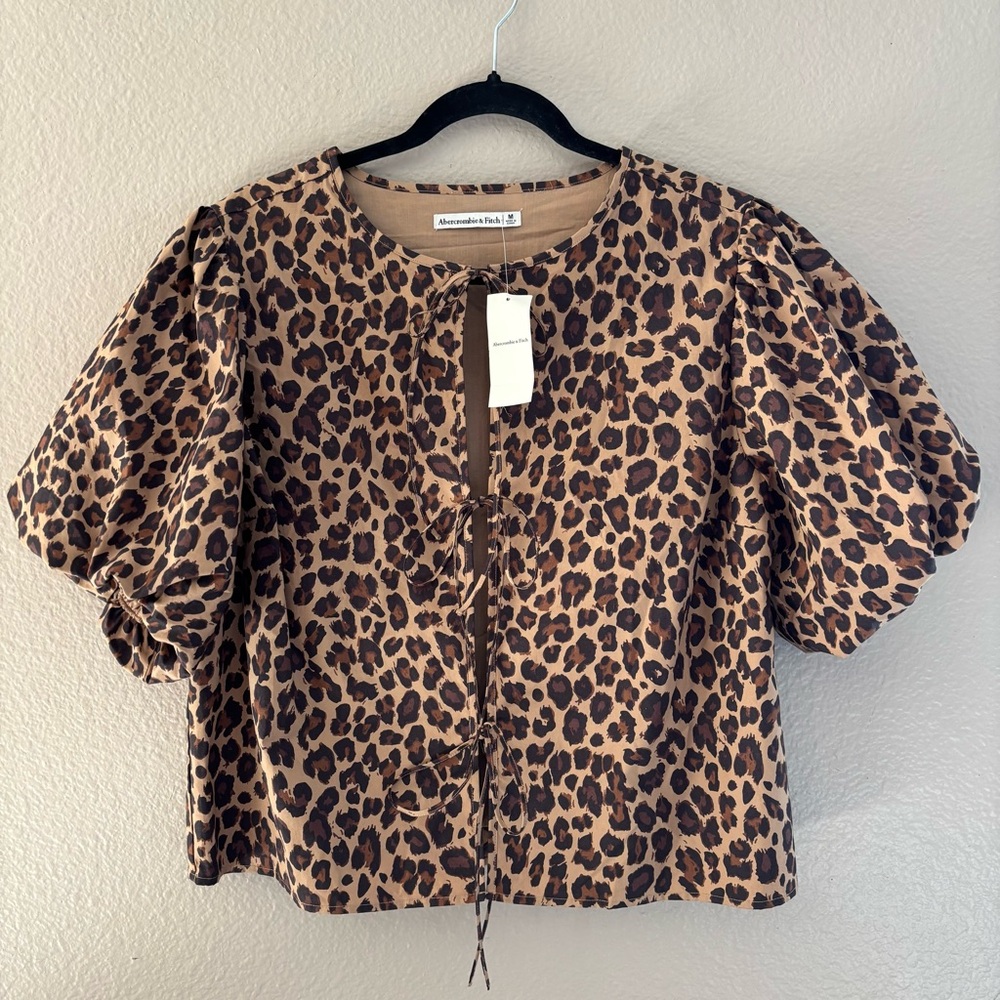 NWT Abercrombie & Fitch leopard-print short-sleeve tie-front top Size Medium